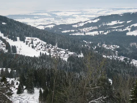 Les Paccots sous la neige, au-dessus de Châtel-Saint-Denis